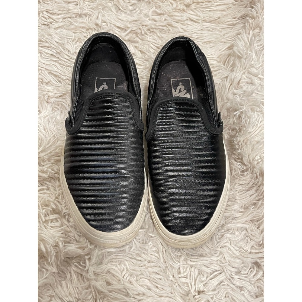 Vans Women’s size 5 Pleated Black